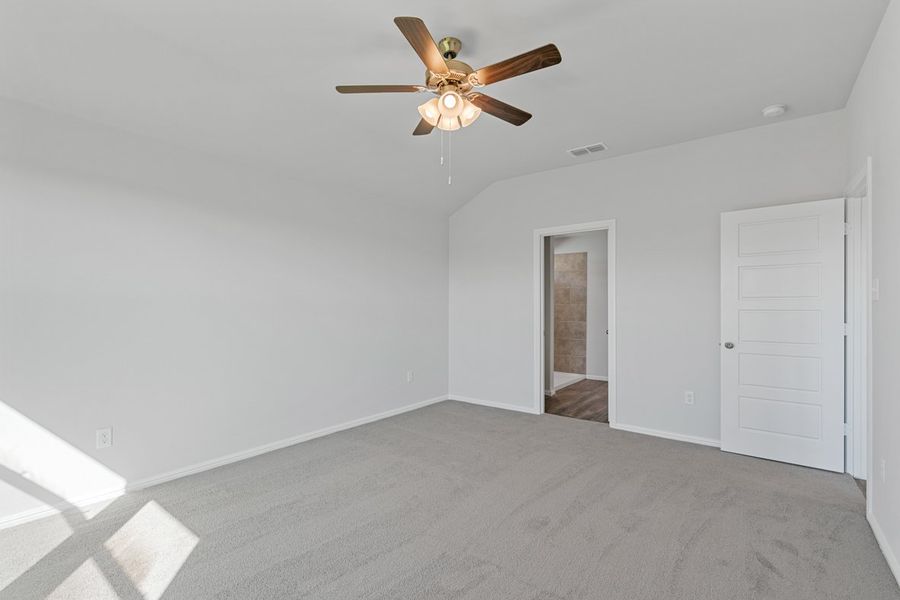 Representative unfurnished interior of a home built from the TEXAS CALI by D.R. Horton in Faculty Row, Abilene (Image 41).