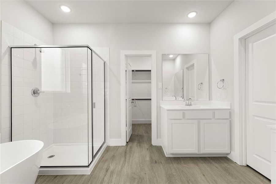 18. 1817 Jasmin June - Bath (2)