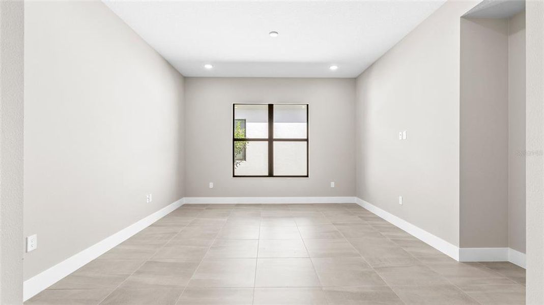 Spacious, unfurnished interior of a new home in Cresswind Lakewood Ranch, Lakewood Ranch (Image 25).