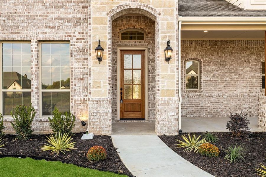 Elegant entry with gorgeous front door! Elegant entry with gorgeous front door!