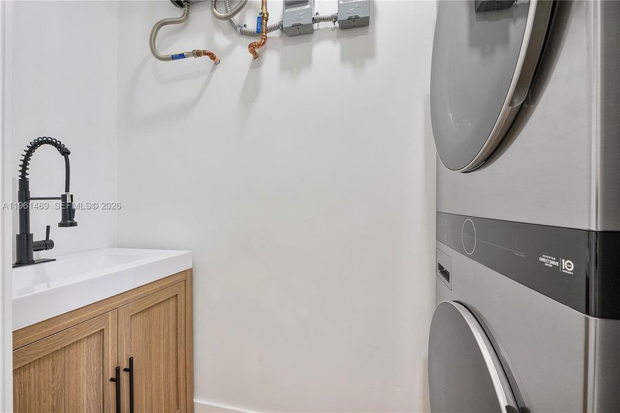 Close-up of interior finishes inside a home in , Fort Lauderdale (Image 23).