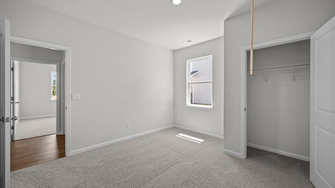 Spacious, unfurnished interior of a new home in East Ridge, Ayden (Image 17).