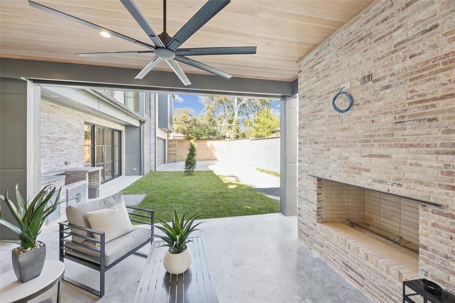 Exterior details and patio area of a home in , Dallas (Image 4).