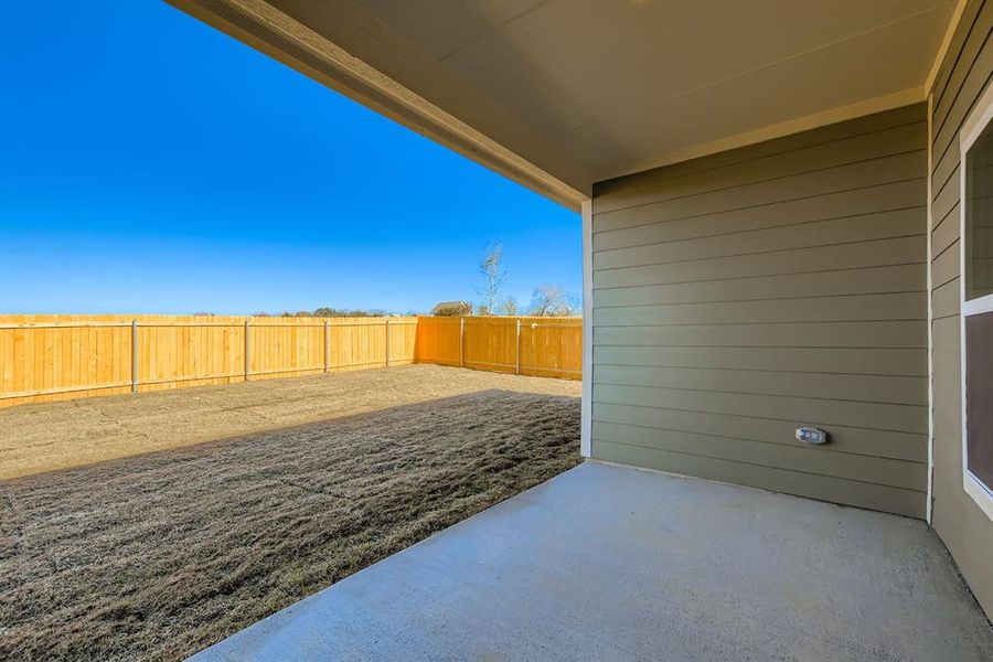 Exterior details and patio area of a home in Sperling Farms, Ferris (Image 4).