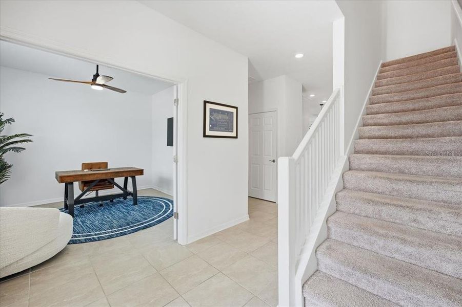Furnished interior view inside a new home in , Sarasota (Image 34).