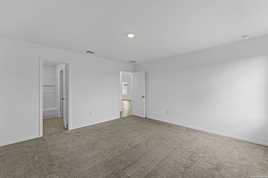 Spacious, unfurnished interior of a new home in , San Antonio (Image 20).