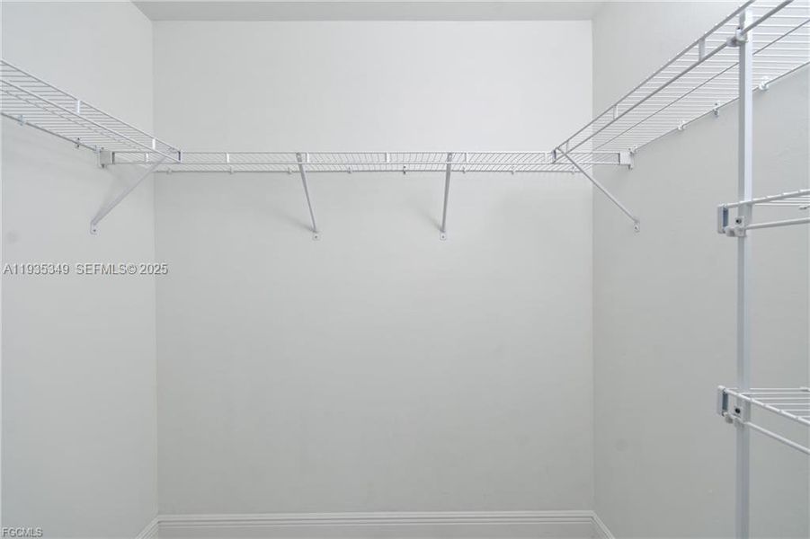 Spacious, unfurnished interior of a new home in , Lehigh Acres (Image 14).