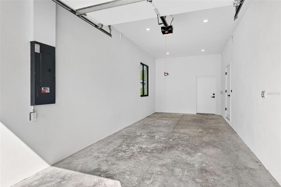 Spacious, unfurnished interior of a new home in , Port Charlotte (Image 20).