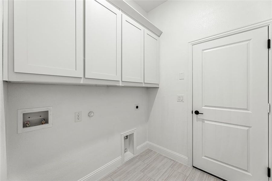 Furnished interior view inside a new home in West Crossing, Anna (Image 16).