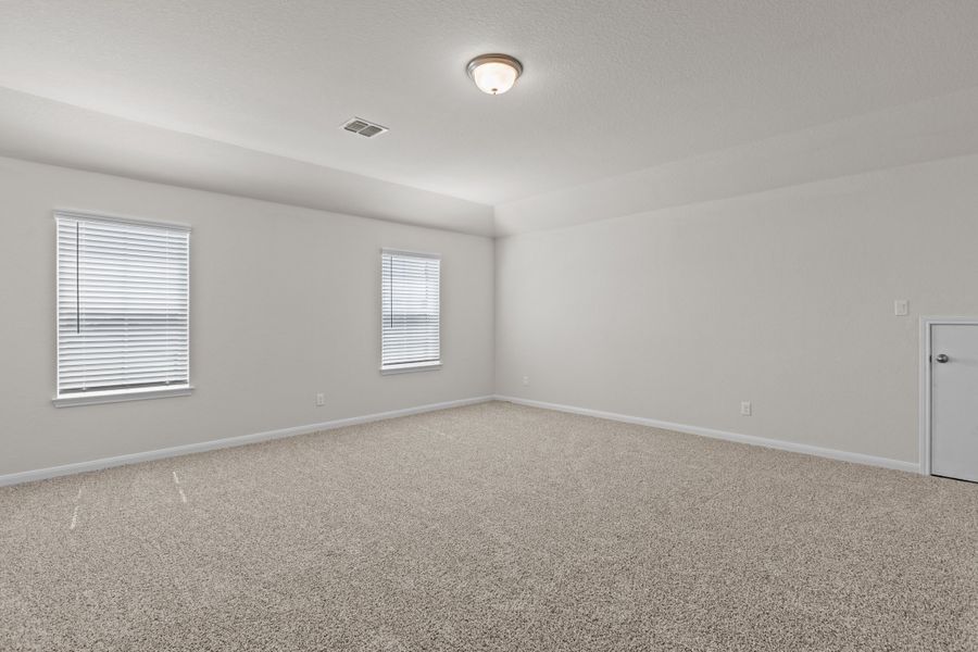 Representative unfurnished interior of a home built from the Wallace by Beazer Homes in Veranda, San Antonio (Image 12).