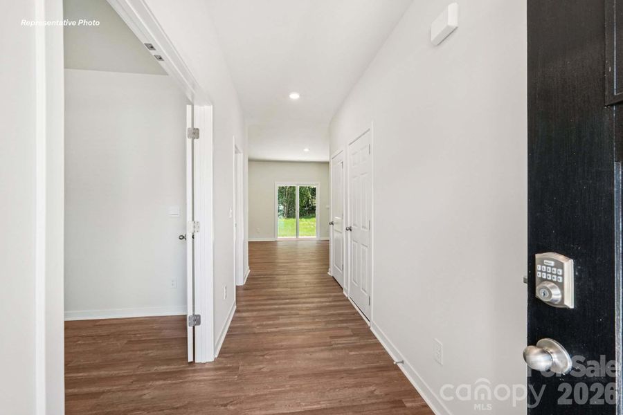 Spacious, unfurnished interior of a new home in Reedy Creek Preserve, Charlotte (Image 28).