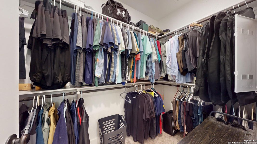 Close-up of interior finishes inside a home in Weston Oaks 55', San Antonio (Image 21).