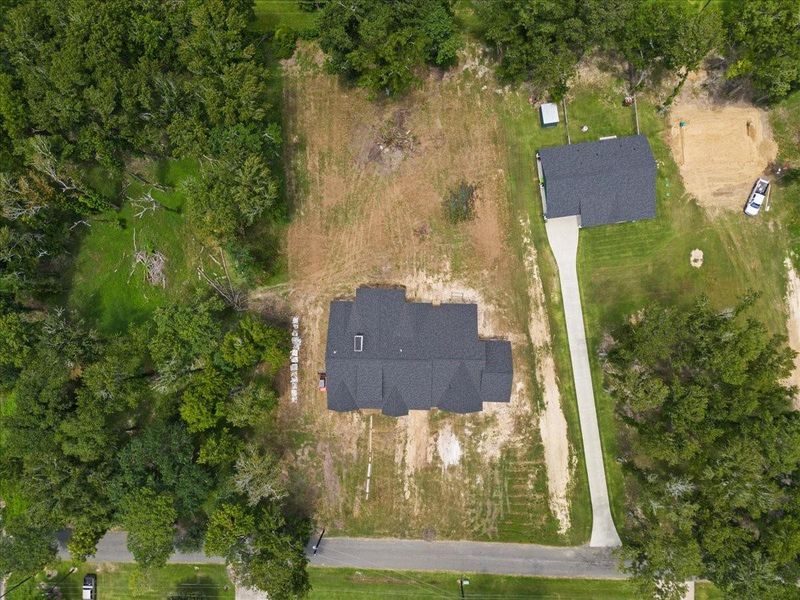 Lots of room for a pool and/or shop. Lots of room for a pool and/or shop.