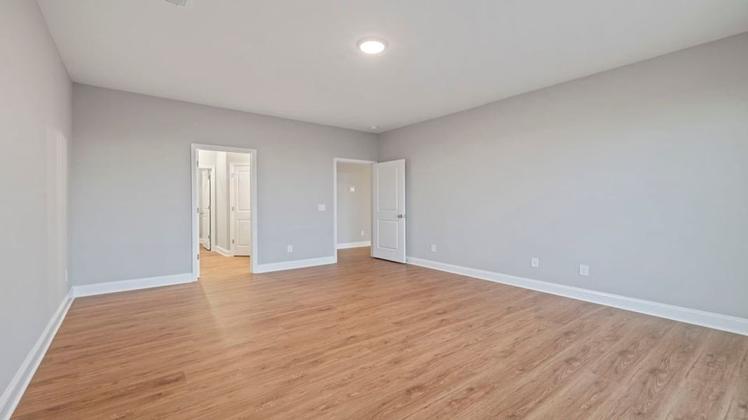 Spacious, unfurnished interior of a new home in Shadowood II, Seneca (Image 22).