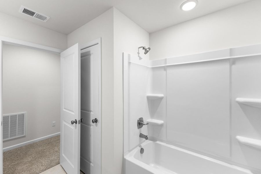 Representative furnished interior of a home built from the Congaree by Veranda Homes in Hitchcock Preserve 55', Aiken (Image 14).