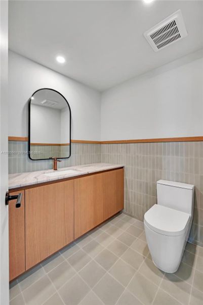 Furnished interior view inside a new home in , Bay Harbor Islands (Image 11).