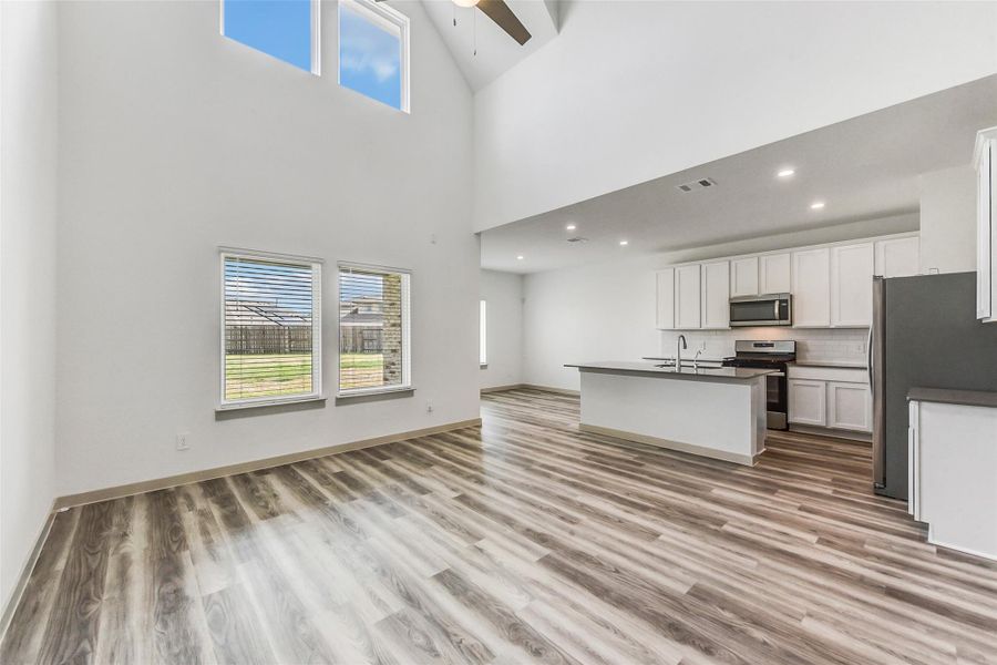 Spacious, unfurnished interior of a new home in , Missouri City (Image 27).