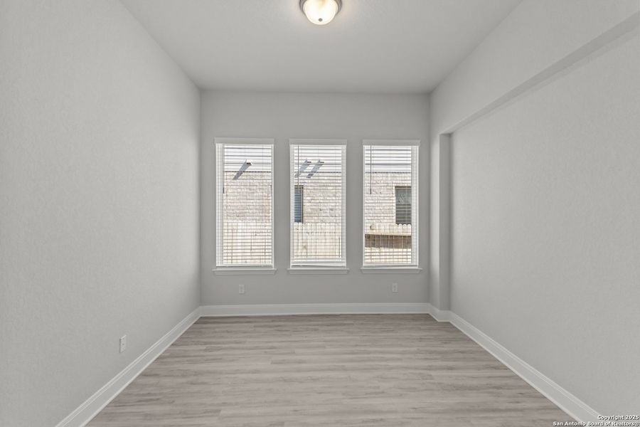 Spacious, unfurnished interior of a new home in Stillwater Ranch 45', San Antonio (Image 27).