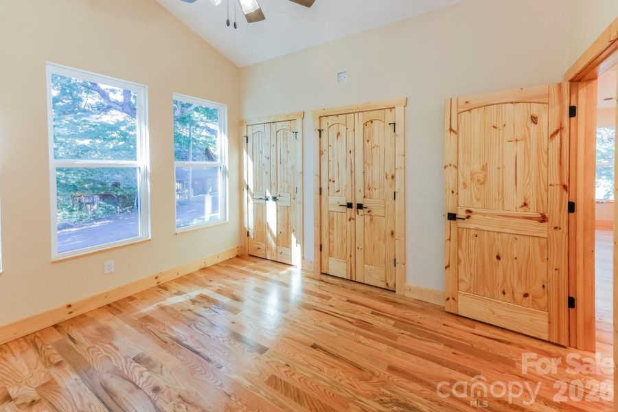 Spacious, unfurnished interior of a new home in , Lake Lure (Image 28).