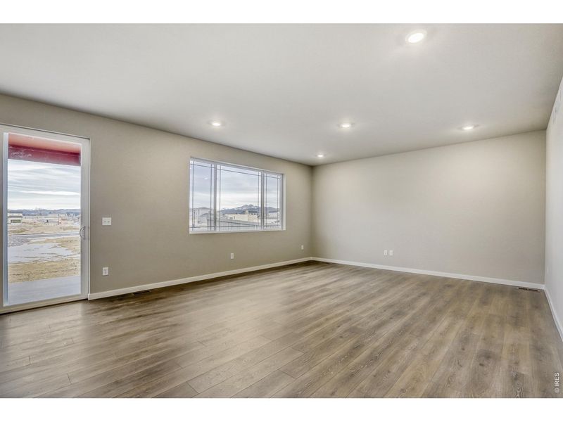 Spacious, unfurnished interior of a new home in Farmstead, Berthoud (Image 37).