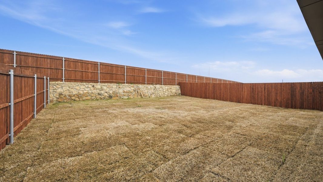 Representative exterior details of a home built from the Easton by D.R. Horton in Hickory Grove, Krum (Image 4).