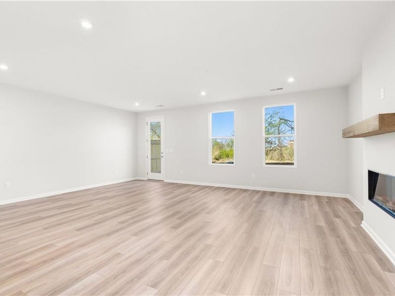 Spacious, unfurnished interior of a new home in Lake Shore, Winder (Image 11). Spacious, unfurnished interior of a new home in Lake Shore, Winder (Image 11).