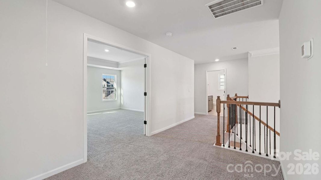 Spacious, unfurnished interior of a new home in Sylvan Creek, Denver (Image 19).