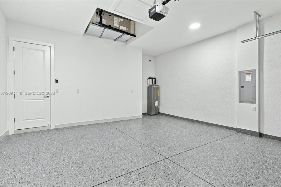 Spacious, unfurnished interior of a new home in , Lehigh Acres (Image 30).