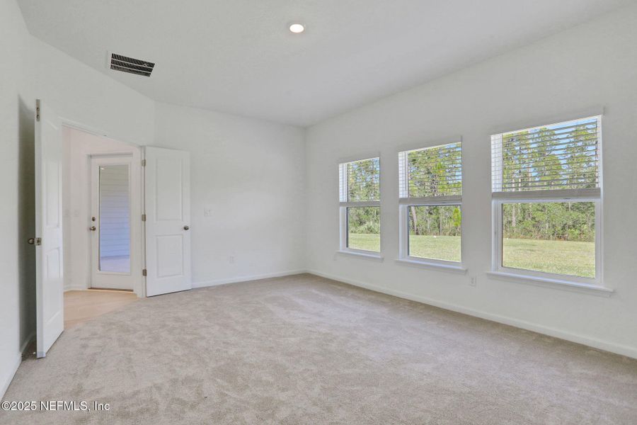 Spacious, unfurnished interior of a new home in , Green Cove Springs (Image 45).
