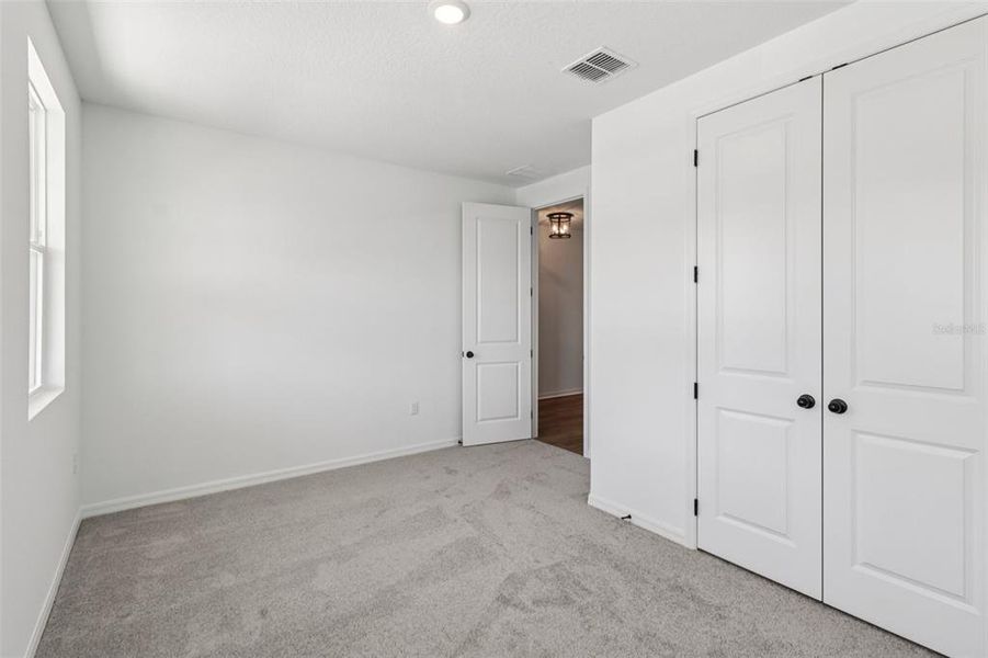 Spacious, unfurnished interior of a new home in Ardisia Park, New Smyrna Beach (Image 37).
