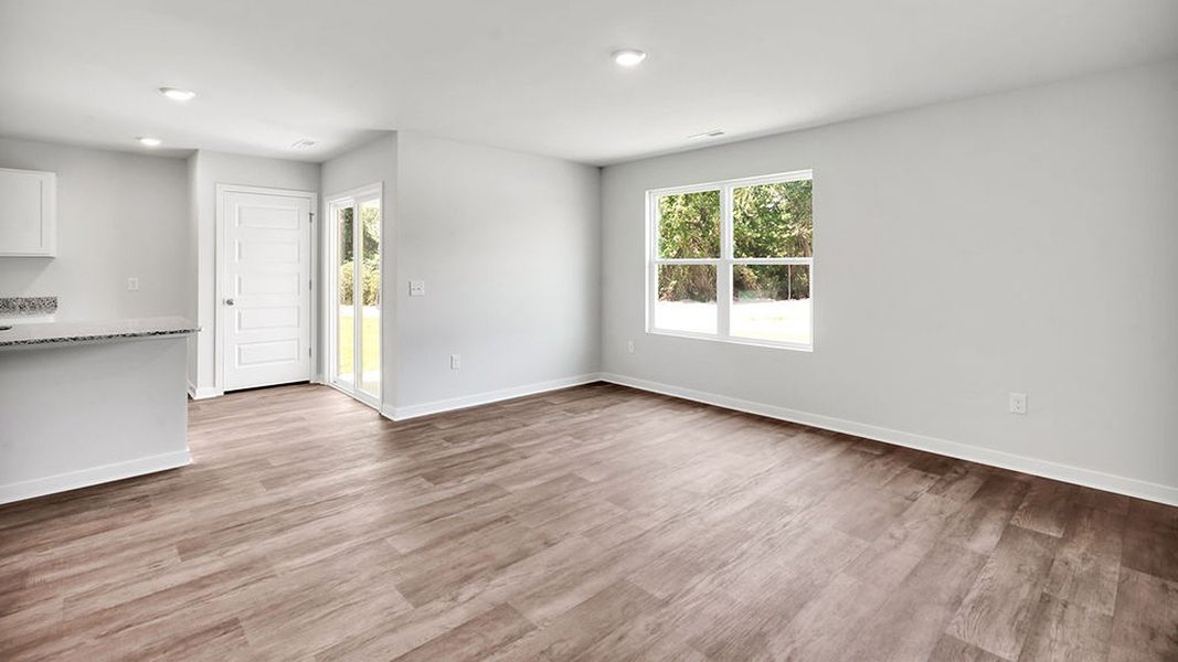 Spacious, unfurnished interior of a new home in Vineyard Trail, Jacksonville (Image 21).