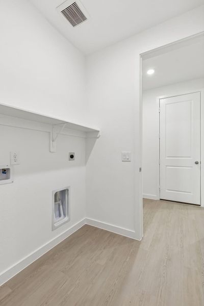 Spacious, unfurnished interior of a new home in Windcress, Cove (Image 25).