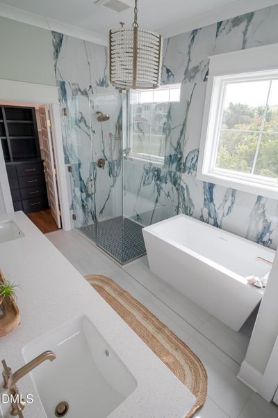 6CapeLn_Staged_34OwnerBath