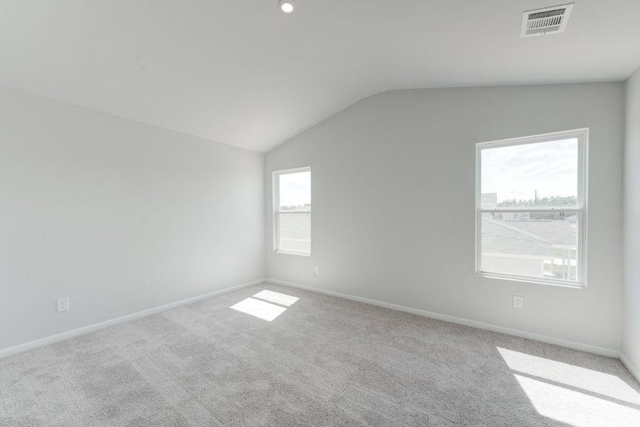 Spacious, unfurnished interior of a new home in Park Central, Mineola (Image 33).