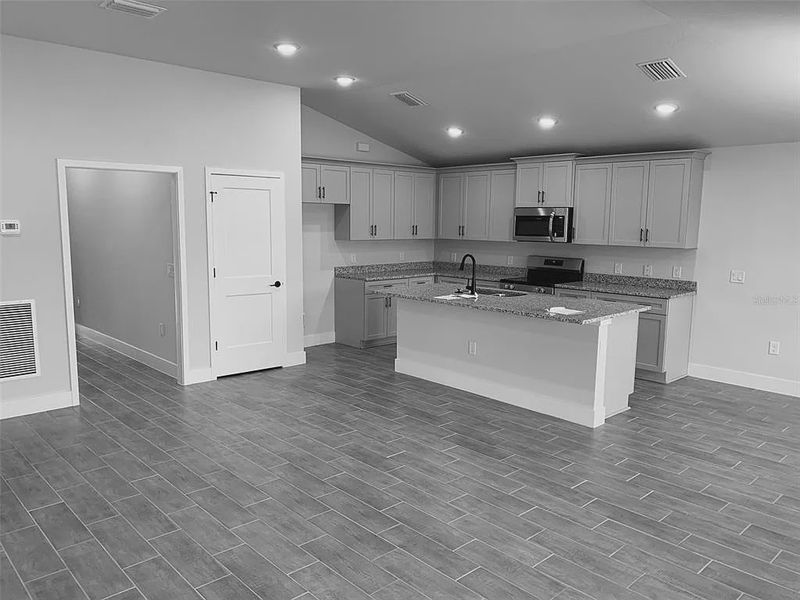 Image 10 of a home in Gulf Cove. Image 10 of a home in Gulf Cove.