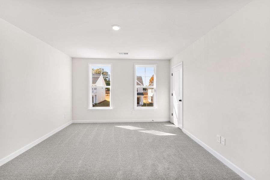 Spacious, unfurnished interior of a new home in Landmark Commons, Boiling Springs (Image 30).