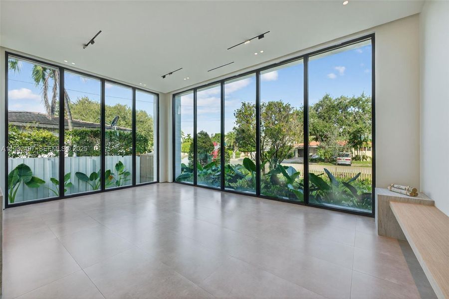 Spacious, unfurnished interior of a new home in , Miami Springs (Image 16).