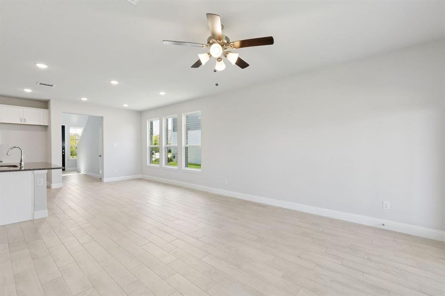 Spacious, unfurnished interior of a new home in Venetian, Weston (Image 25).