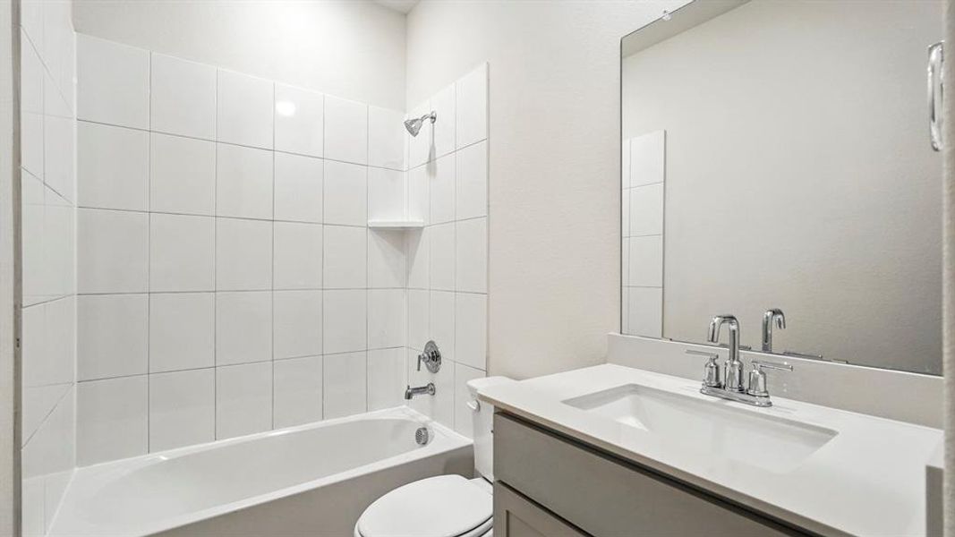 Full bath with vanity and tub / shower combination