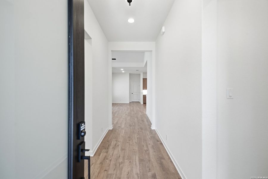 Spacious, unfurnished interior of a new home in The Crossvine, Schertz (Image 30).