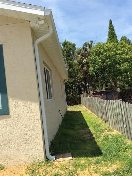 Exterior details and patio area of a home in , Tampa (Image 9).