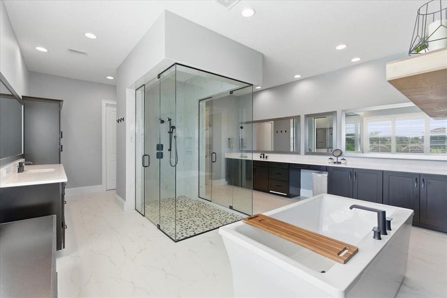 Furnished interior view inside a new home in , Orlando (Image 43).
