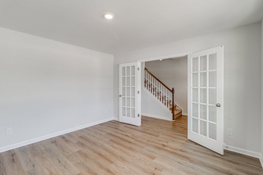 Spacious, unfurnished interior of a new home in Ellington, Elgin (Image 17).