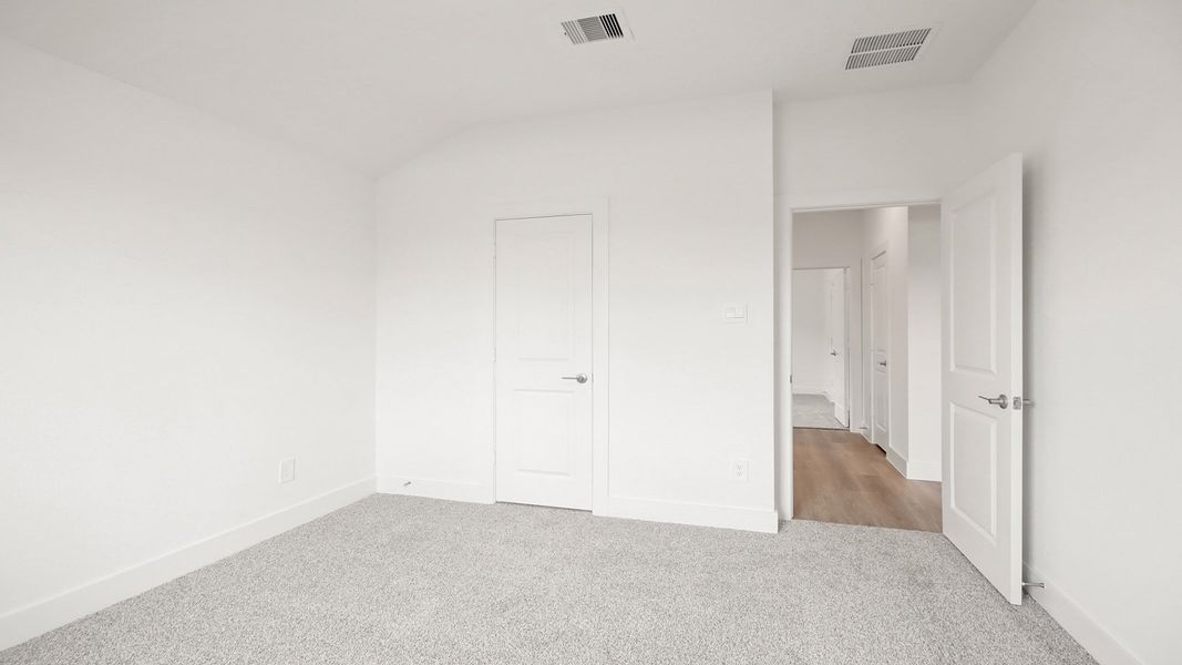 Spacious, unfurnished interior of a new home in Riverside Estates, Mont Belvieu (Image 22).