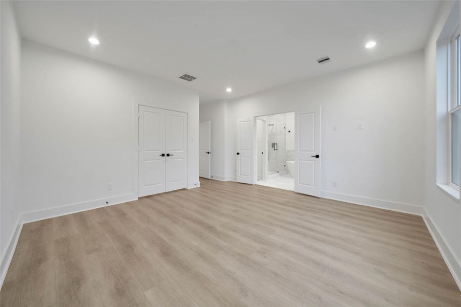 Spacious, unfurnished interior of a new home in , Houston (Image 31).