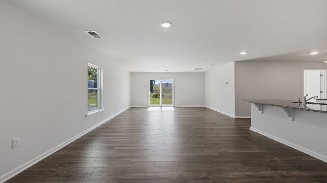 Spacious, unfurnished interior of a new home in Seneca Falls, Seneca (Image 12).