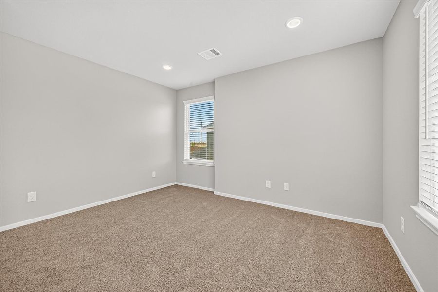 Spacious, unfurnished interior of a new home in Sunterra, Katy (Image 27).