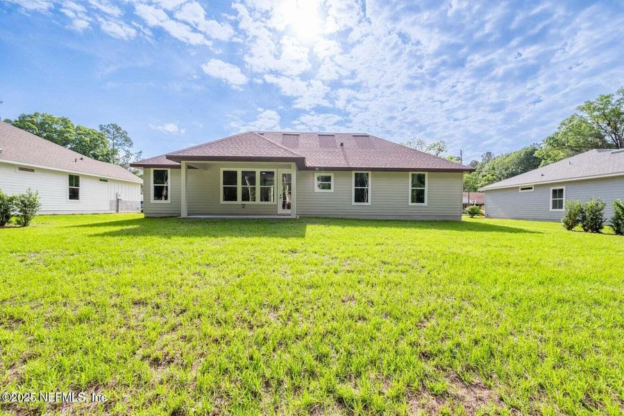 Exterior details and patio area of a home in , Starke (Image 3).
