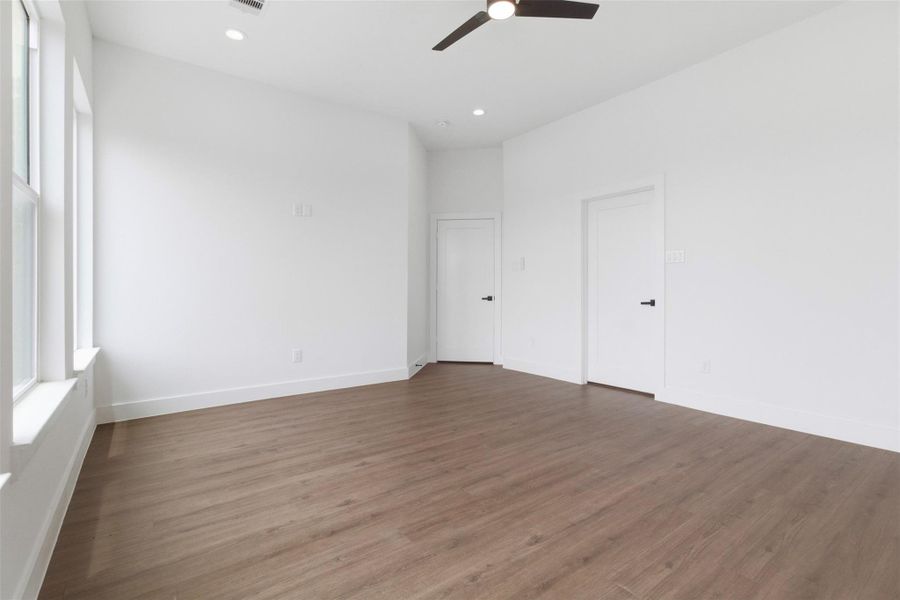Spacious, unfurnished interior of a new home in , Houston (Image 19).