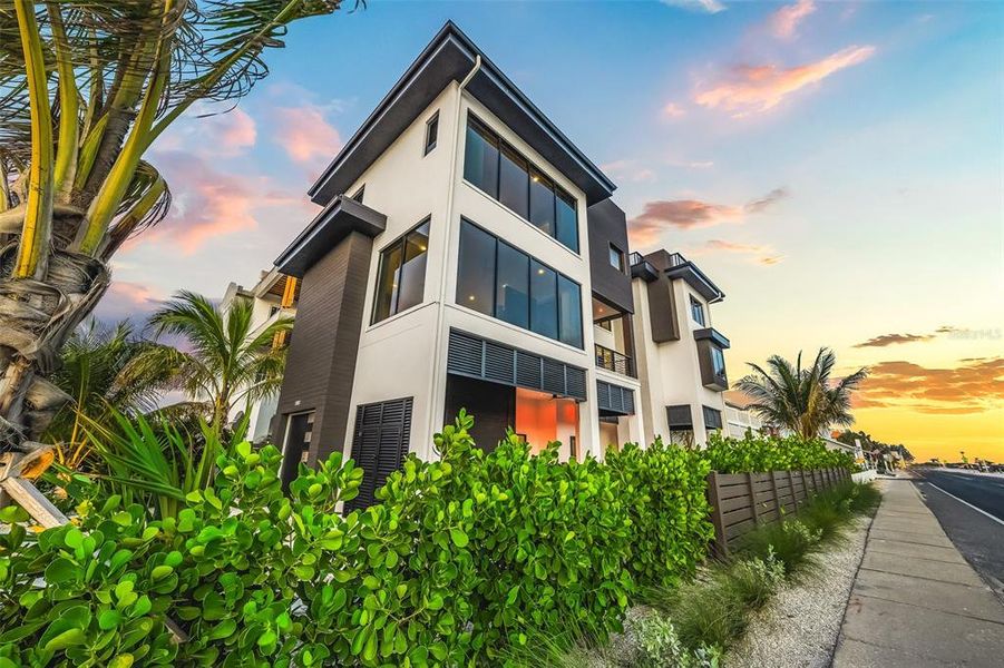 Condo located in Bradenton Beach, FL showcasing its design and architecture (Image 44).